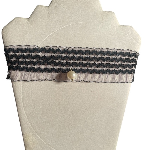 Elegant Black Lace Elastic Choker with Pearl. - Picture 1 of 1